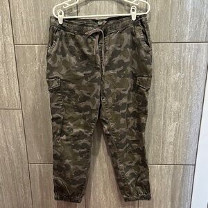 NATURALS WOMENS LARGE CAMO JOGGERS.  Sold at Cabelas.